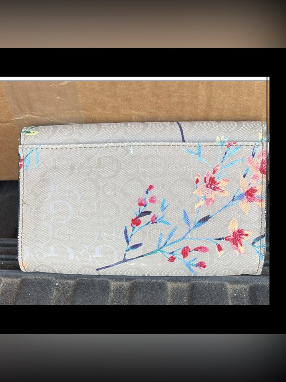 GUESS Floral Wallet - Picture 2 of 4